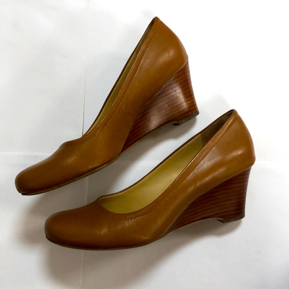 Naturalizer Tan Wedge Pumps. Size 7M